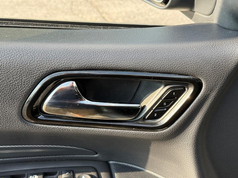 Dodge Durango Vehicle Full-screen Gallery Image 16