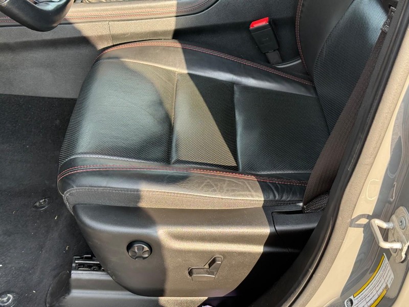 Dodge Durango Vehicle Full-screen Gallery Image 17