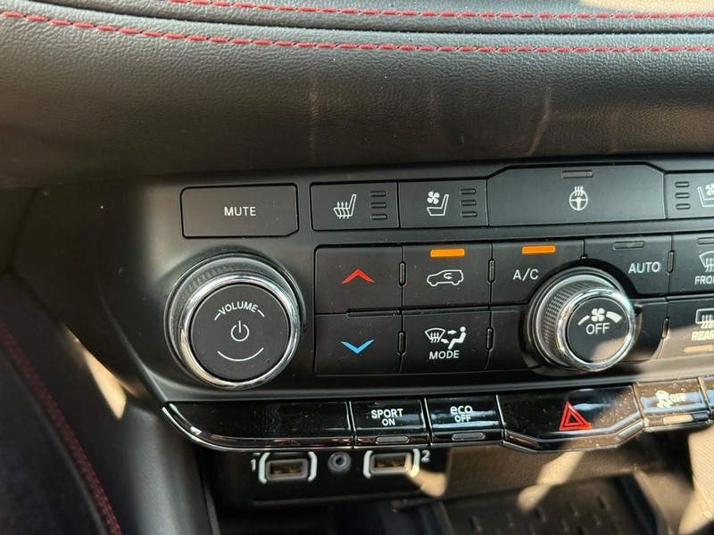 Dodge Durango Vehicle Full-screen Gallery Image 21