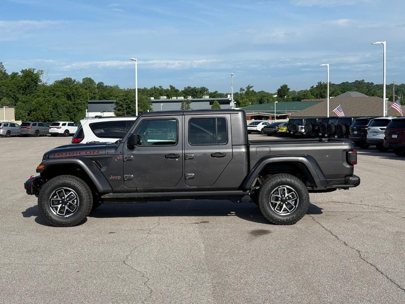 Jeep Gladiator Vehicle Full-screen Gallery Image 2