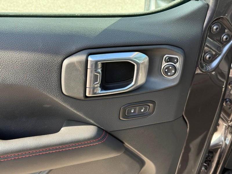 Jeep Gladiator Vehicle Full-screen Gallery Image 6