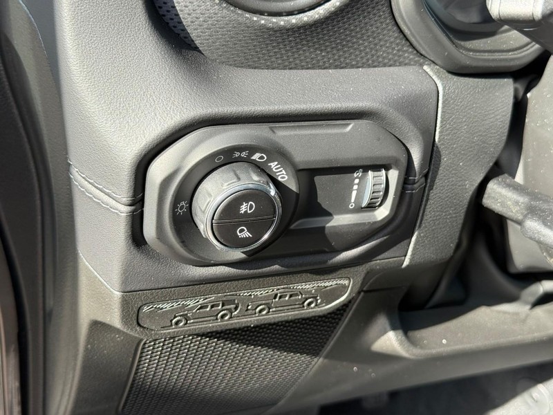 Jeep Gladiator Vehicle Full-screen Gallery Image 9