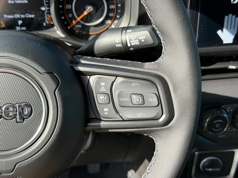 Jeep Gladiator Vehicle Full-screen Gallery Image 11