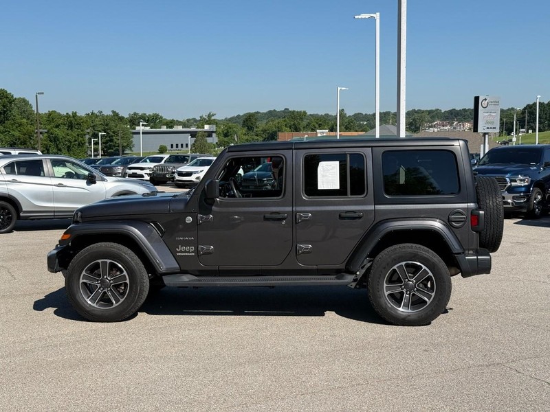 Jeep Wrangler Vehicle Full-screen Gallery Image 2