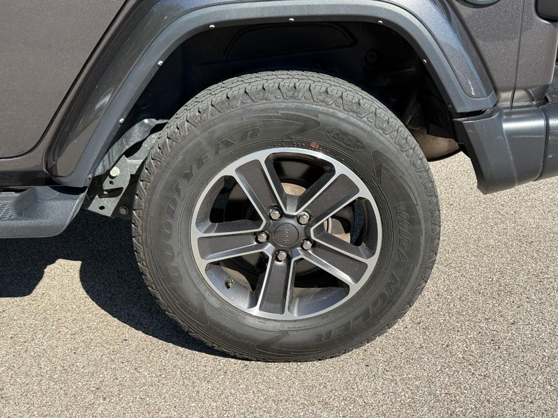 Jeep Wrangler Vehicle Full-screen Gallery Image 4