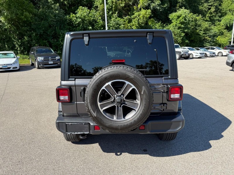 Jeep Wrangler Vehicle Full-screen Gallery Image 6