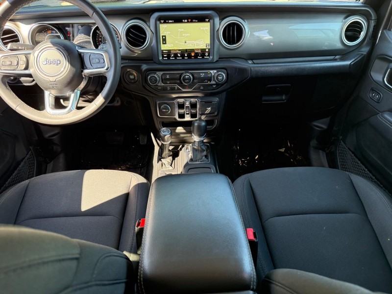 Jeep Wrangler Vehicle Full-screen Gallery Image 11