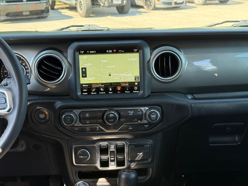 Jeep Wrangler Vehicle Full-screen Gallery Image 13