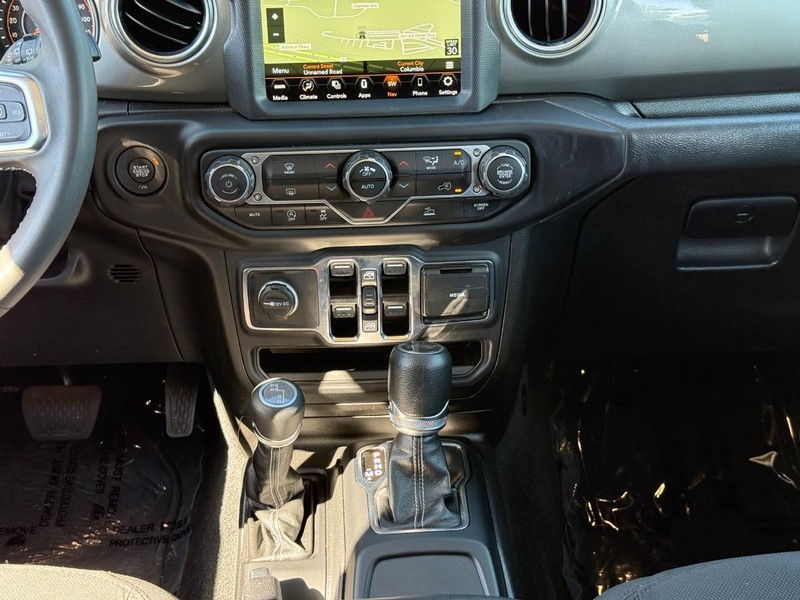 Jeep Wrangler Vehicle Full-screen Gallery Image 14