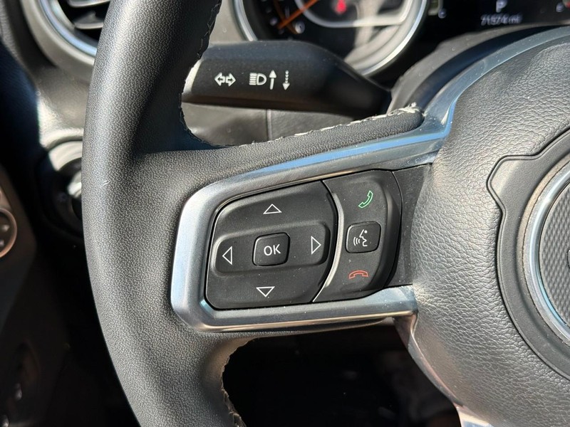 Jeep Wrangler Vehicle Full-screen Gallery Image 18