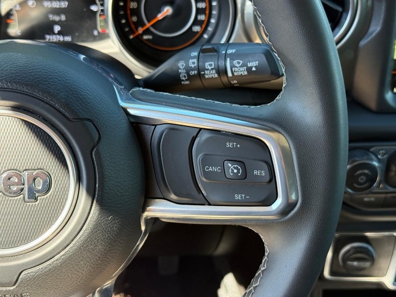 Jeep Wrangler Vehicle Full-screen Gallery Image 19