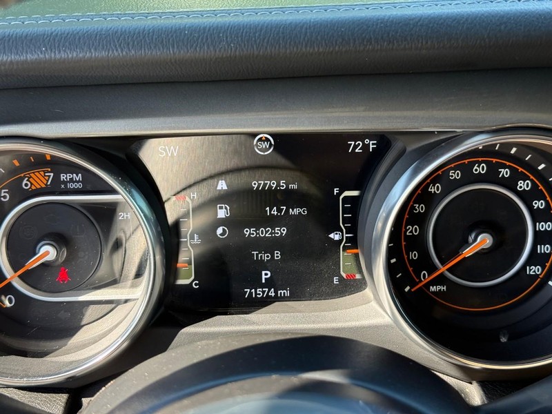 Jeep Wrangler Vehicle Full-screen Gallery Image 20