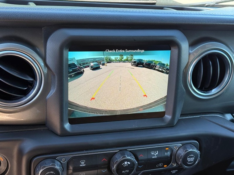 Jeep Wrangler Vehicle Full-screen Gallery Image 23