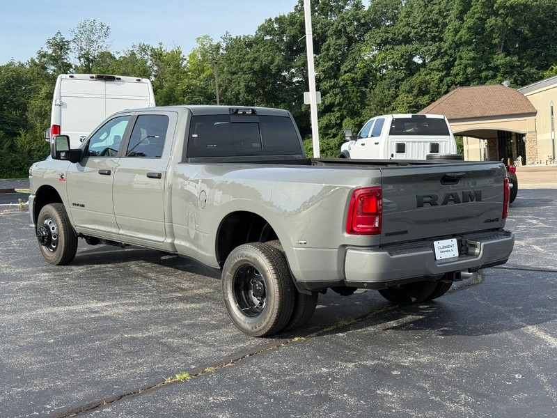 Ram 3500 Vehicle Image 04