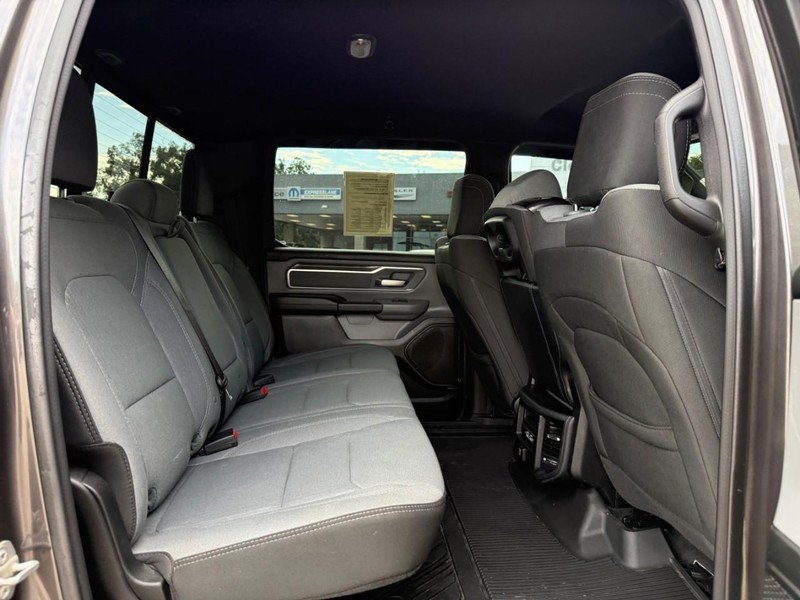 Ram 1500 Vehicle Full-screen Gallery Image 11