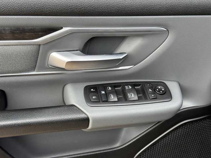 Ram 1500 Vehicle Full-screen Gallery Image 16
