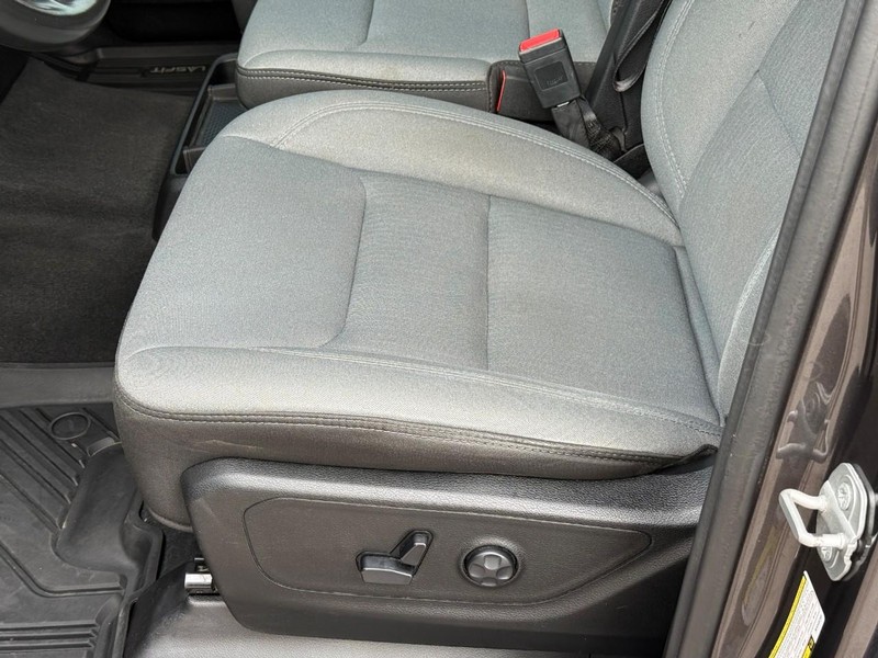 Ram 1500 Vehicle Full-screen Gallery Image 17
