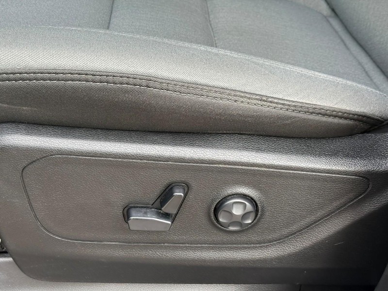 Ram 1500 Vehicle Full-screen Gallery Image 18