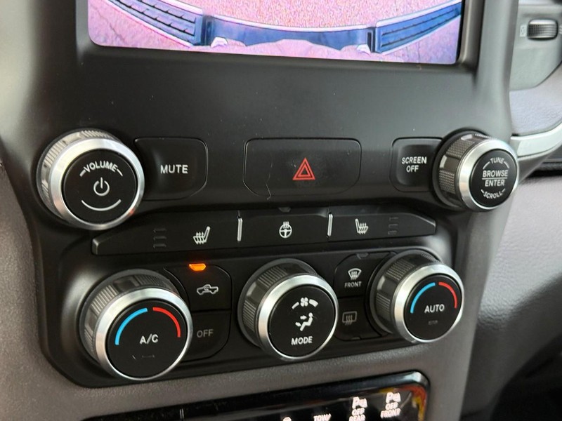 Ram 1500 Vehicle Full-screen Gallery Image 23