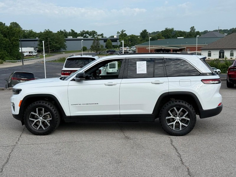 Jeep Grand Cherokee Vehicle Full-screen Gallery Image 2