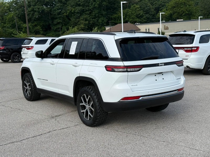 Jeep Grand Cherokee Vehicle Full-screen Gallery Image 3