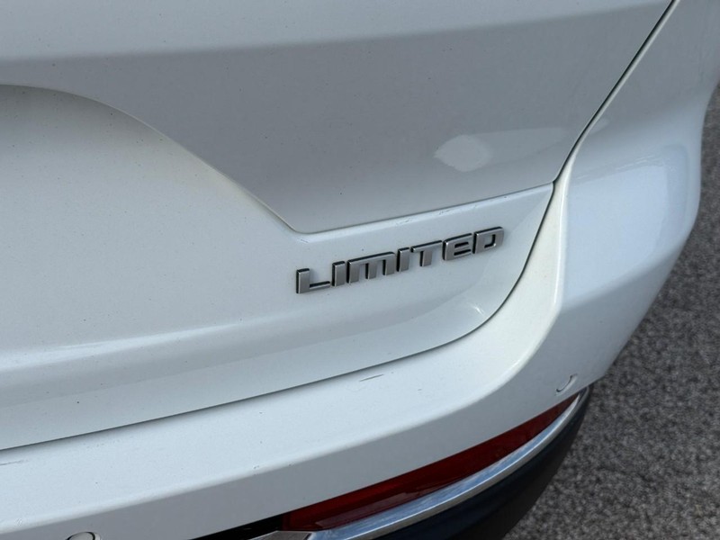 Jeep Grand Cherokee Vehicle Full-screen Gallery Image 5