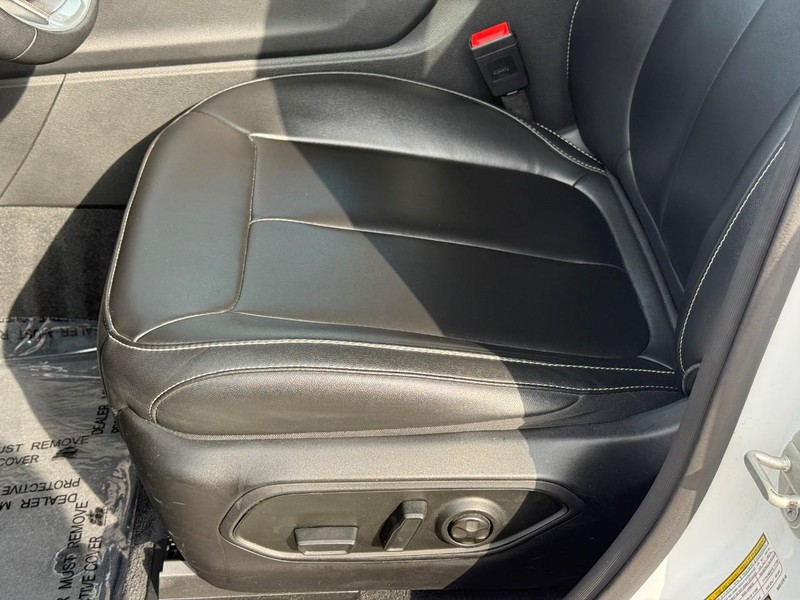 Jeep Grand Cherokee Vehicle Full-screen Gallery Image 18