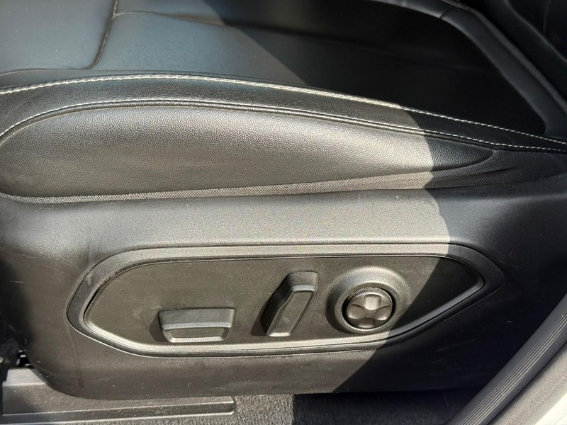Jeep Grand Cherokee Vehicle Full-screen Gallery Image 19