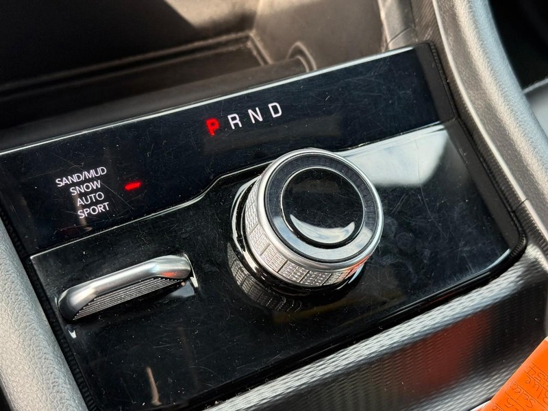 Jeep Grand Cherokee Vehicle Full-screen Gallery Image 23