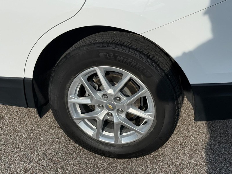 Chevrolet Equinox Vehicle Image 05