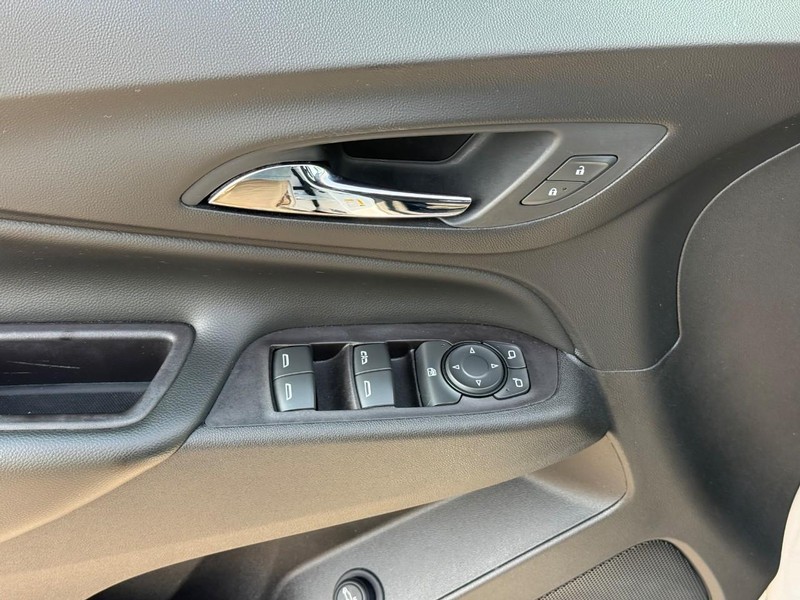 Chevrolet Equinox Vehicle Image 19