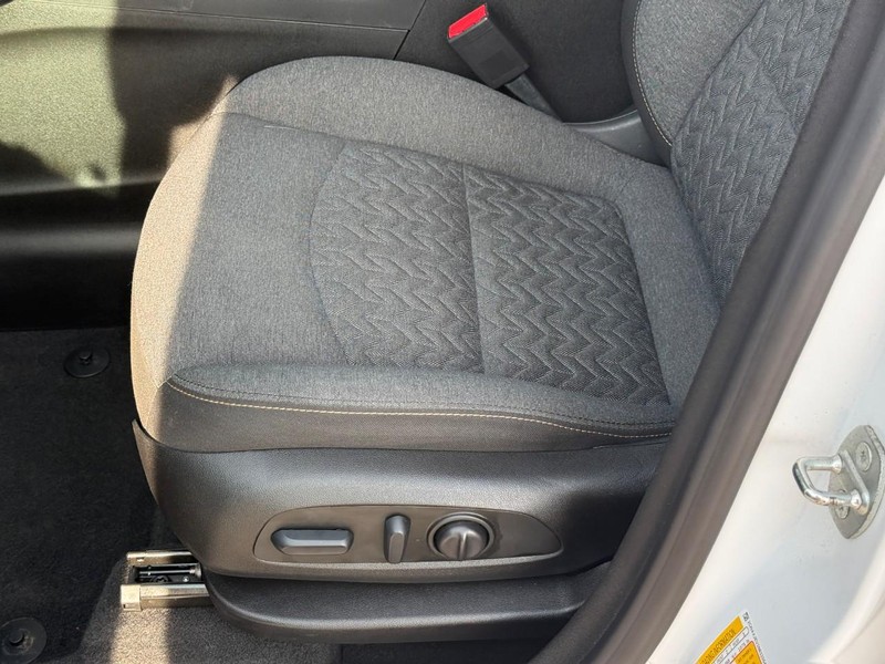 Chevrolet Equinox Vehicle Image 20