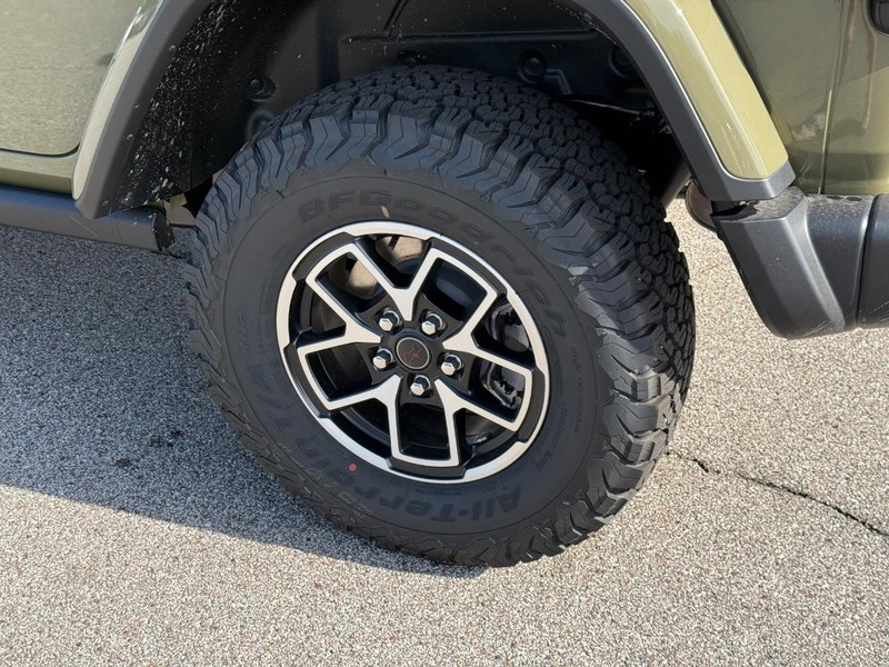 Jeep Wrangler Vehicle Full-screen Gallery Image 4