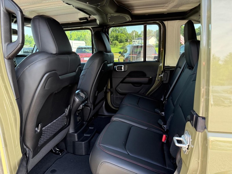 Jeep Wrangler Vehicle Full-screen Gallery Image 6