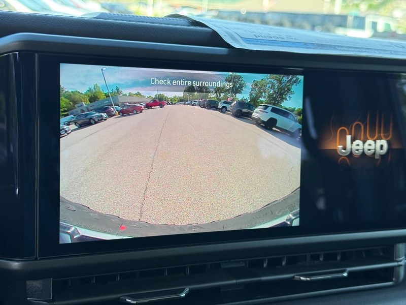Jeep Wrangler Vehicle Full-screen Gallery Image 16