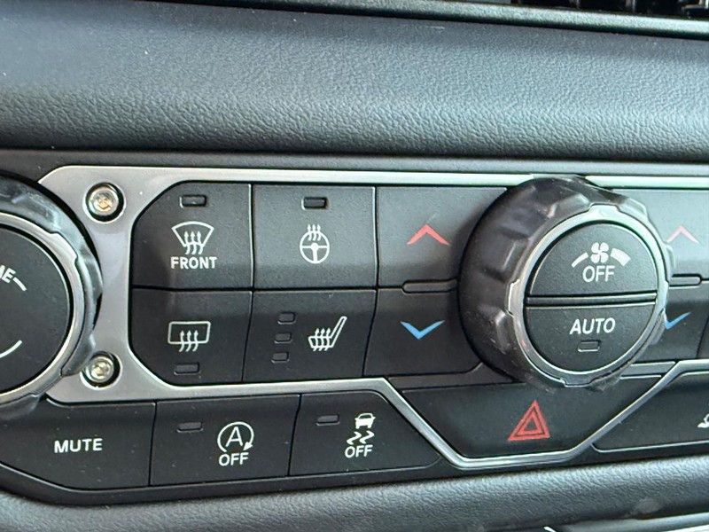 Jeep Wrangler Vehicle Full-screen Gallery Image 17
