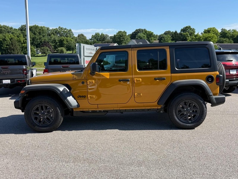Jeep Wrangler Vehicle Full-screen Gallery Image 2