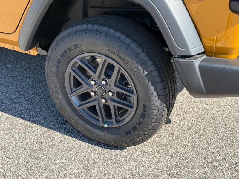 Jeep Wrangler Vehicle Full-screen Gallery Image 4