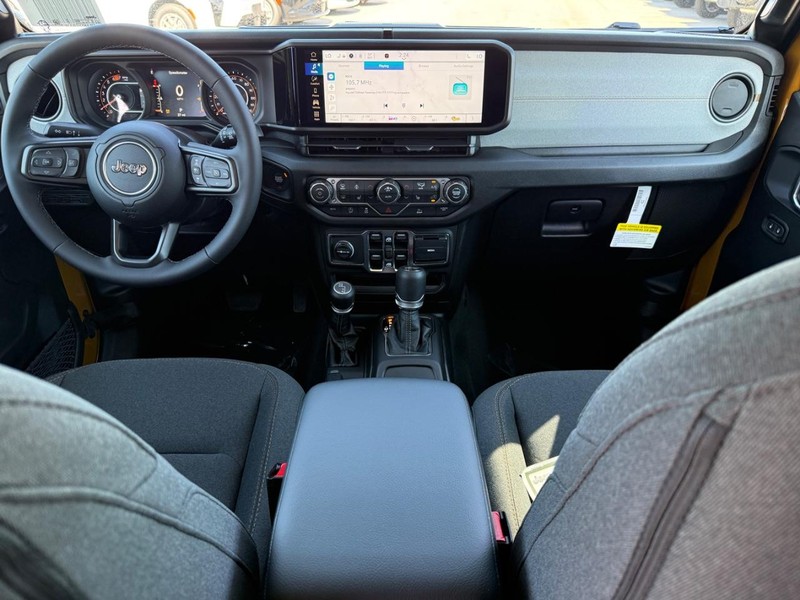 Jeep Wrangler Vehicle Full-screen Gallery Image 6