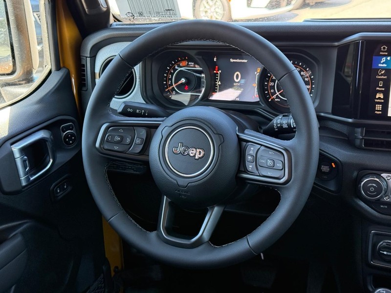 Jeep Wrangler Vehicle Full-screen Gallery Image 7