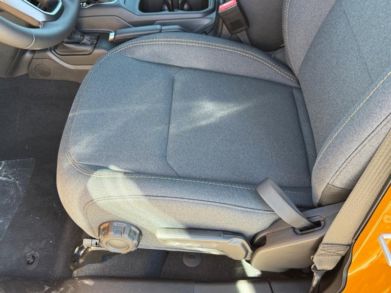 Jeep Wrangler Vehicle Full-screen Gallery Image 11