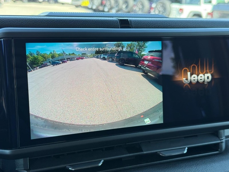 Jeep Wrangler Vehicle Full-screen Gallery Image 15