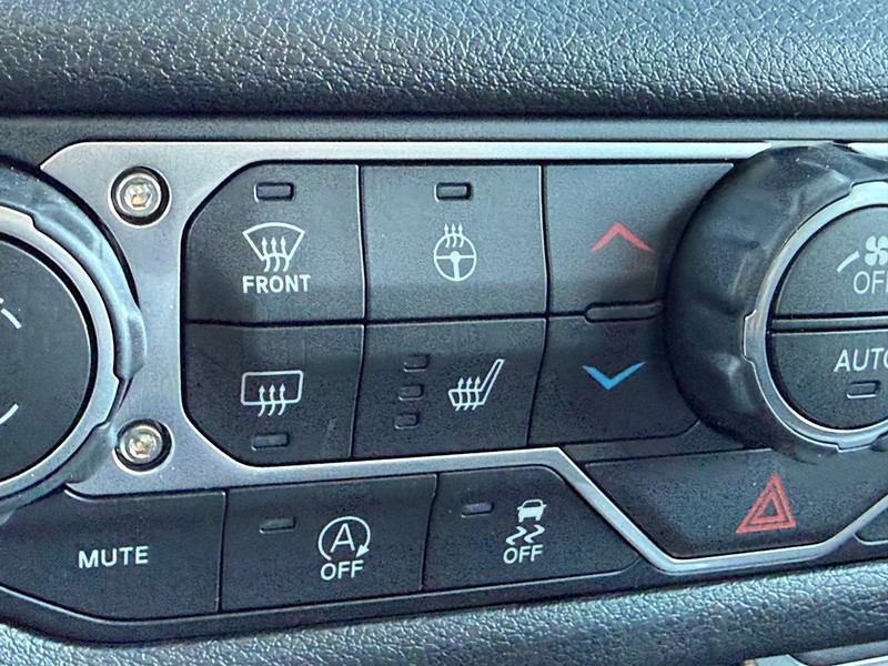 Jeep Wrangler Vehicle Full-screen Gallery Image 16