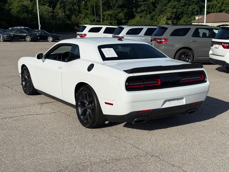 Dodge Challenger Vehicle Image 04
