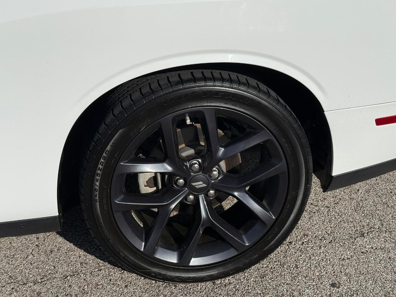Dodge Challenger Vehicle Image 05