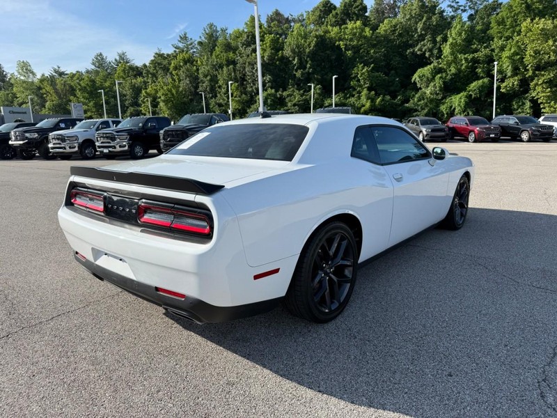 Dodge Challenger Vehicle Image 09