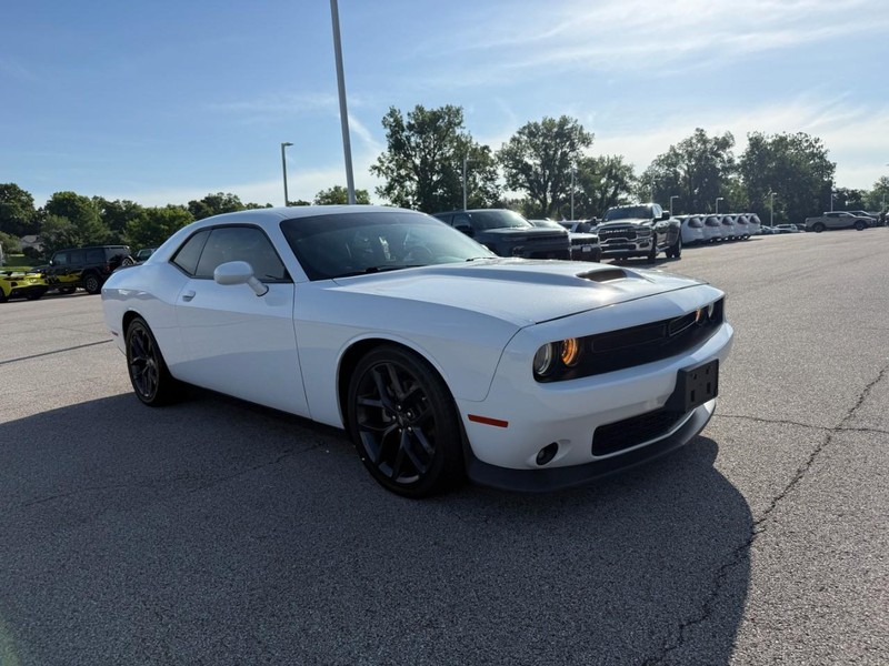 Dodge Challenger Vehicle Image 11