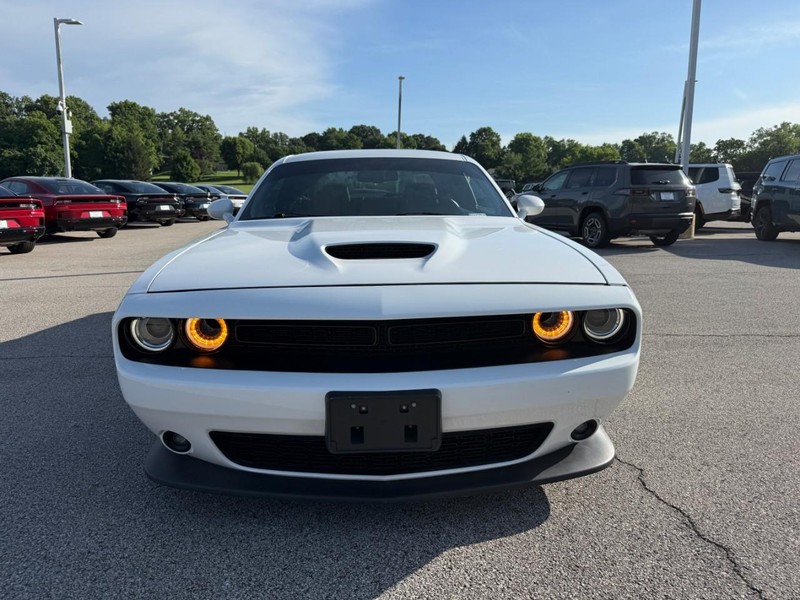 Dodge Challenger Vehicle Image 12