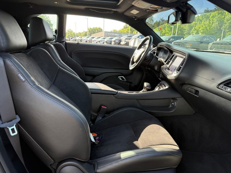 Dodge Challenger Vehicle Image 13