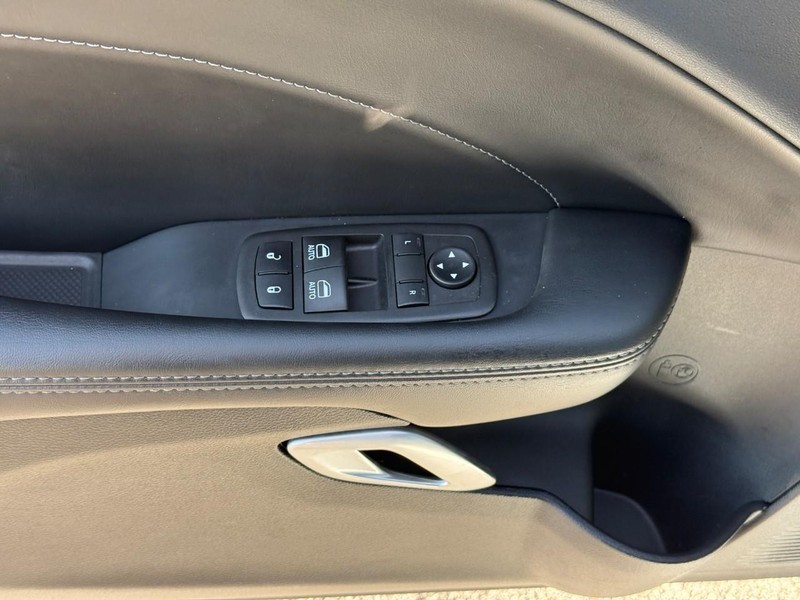Dodge Challenger Vehicle Image 15